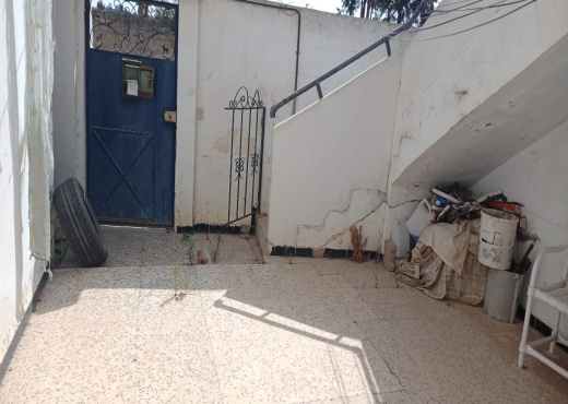a bir bouragaba sur la route princiaple maison